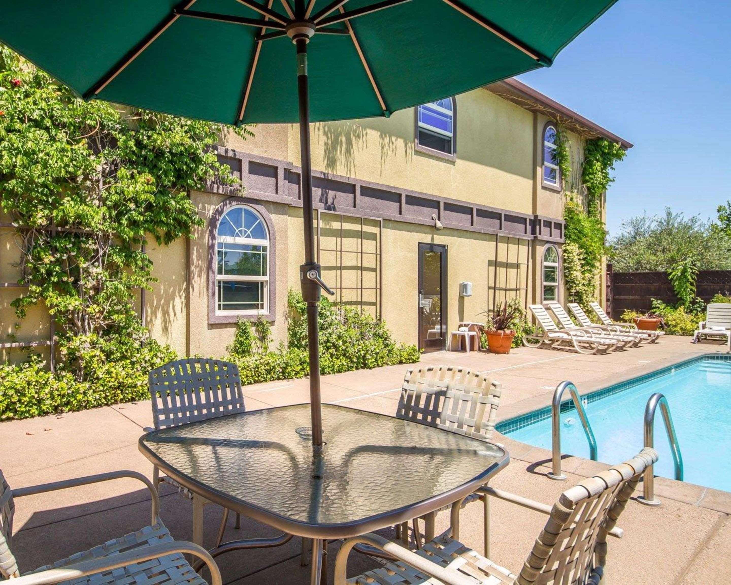 Comfort Inn & Suites Ukiah Mendocino County מראה חיצוני תמונה