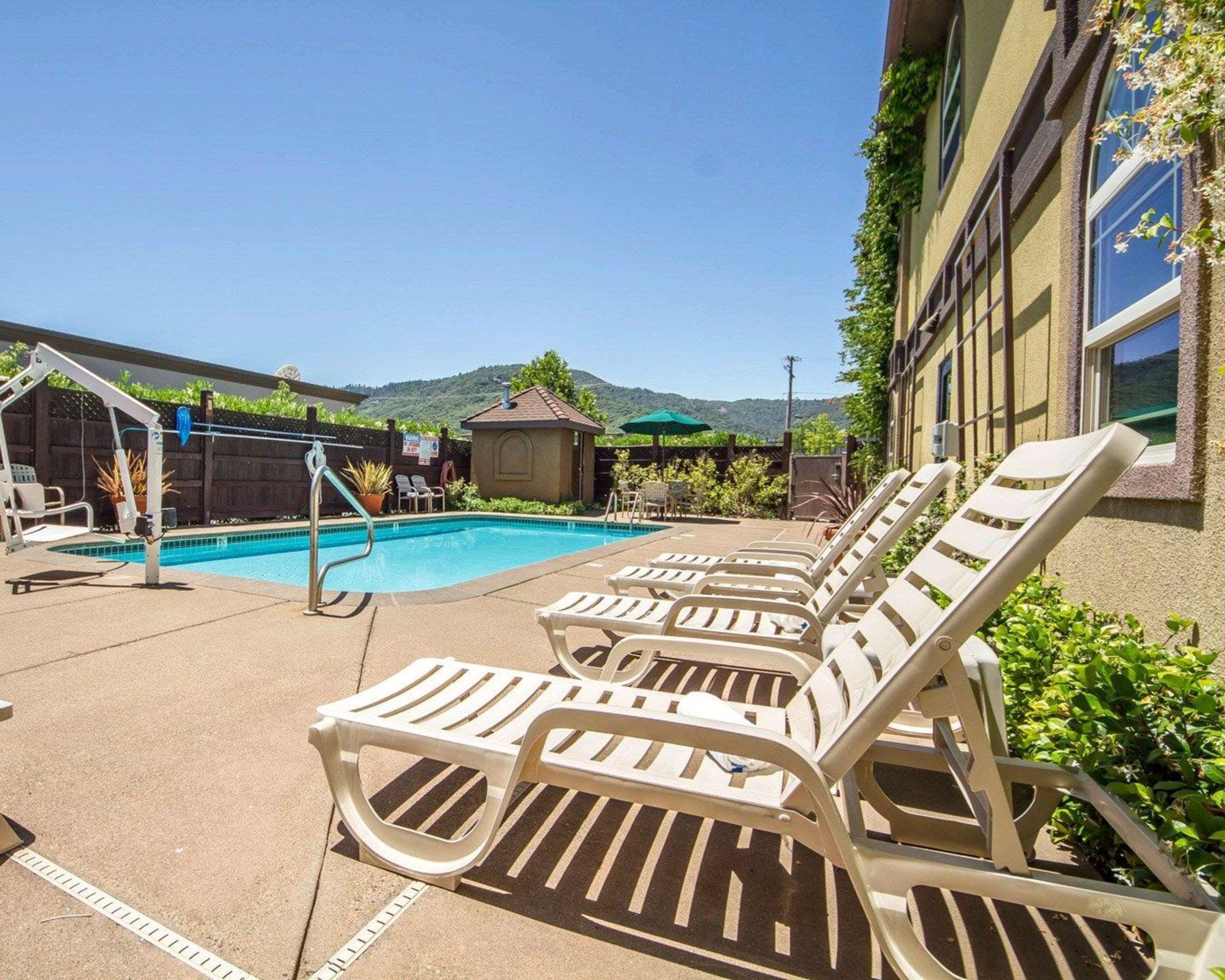 Comfort Inn & Suites Ukiah Mendocino County מראה חיצוני תמונה