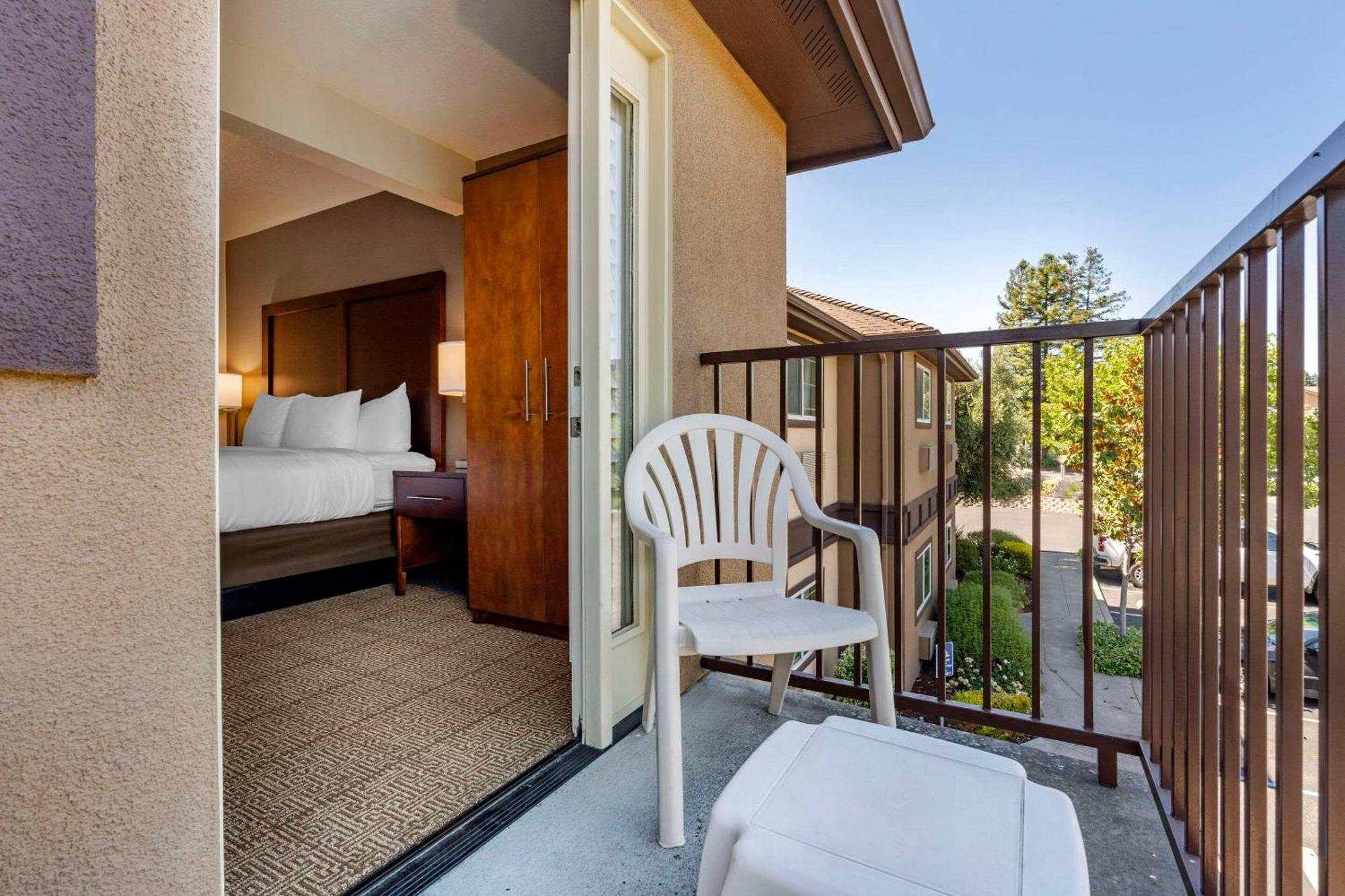 Comfort Inn & Suites Ukiah Mendocino County מראה חיצוני תמונה
