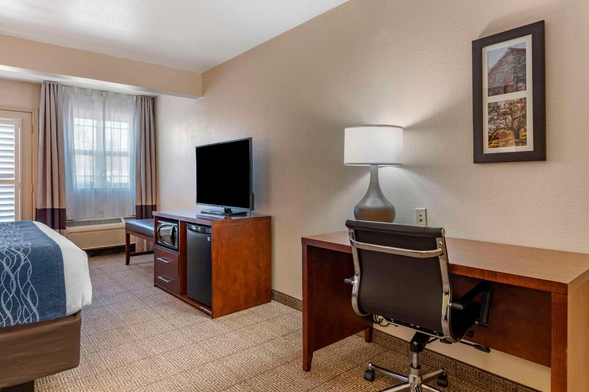 Comfort Inn & Suites Ukiah Mendocino County מראה חיצוני תמונה