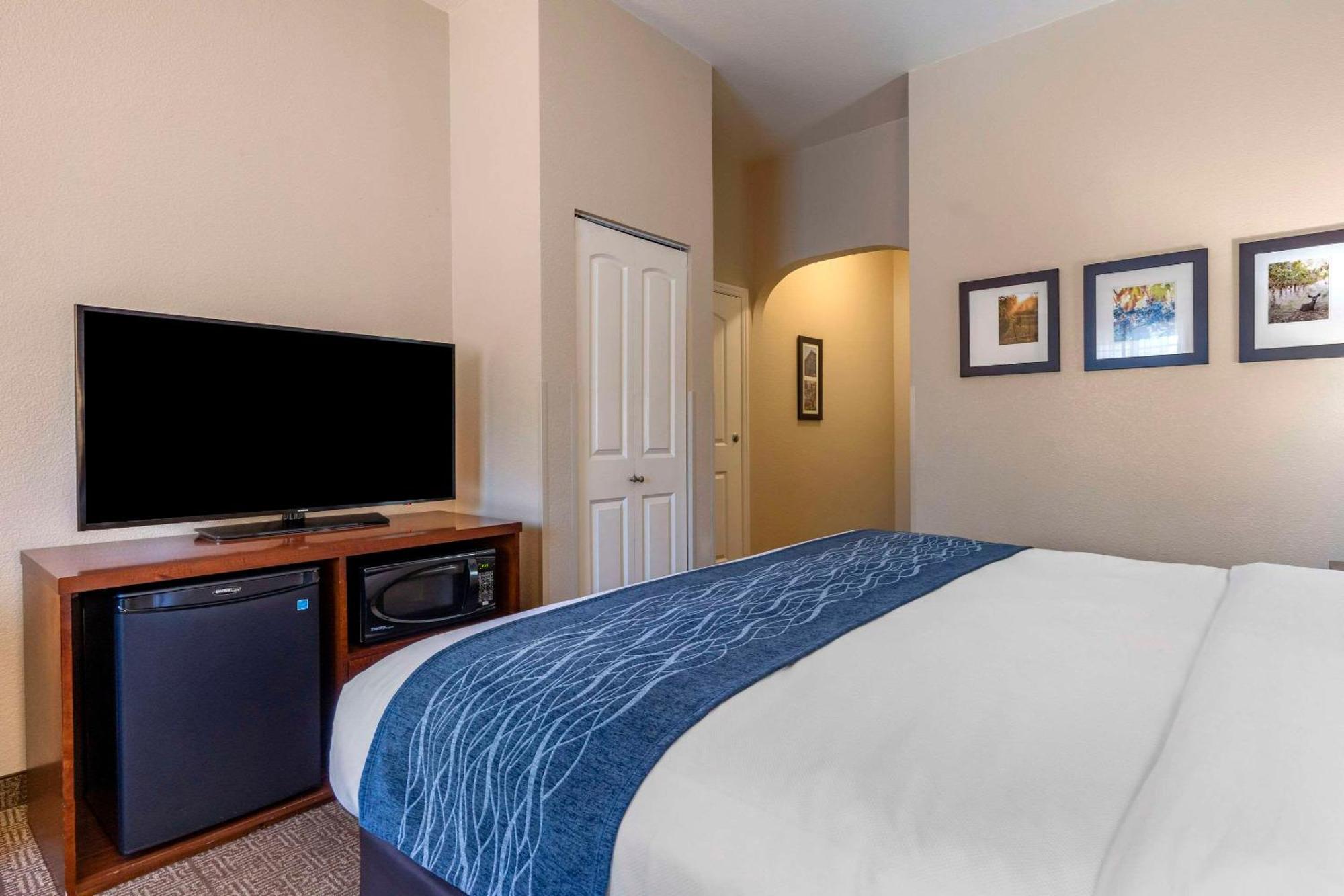 Comfort Inn & Suites Ukiah Mendocino County מראה חיצוני תמונה