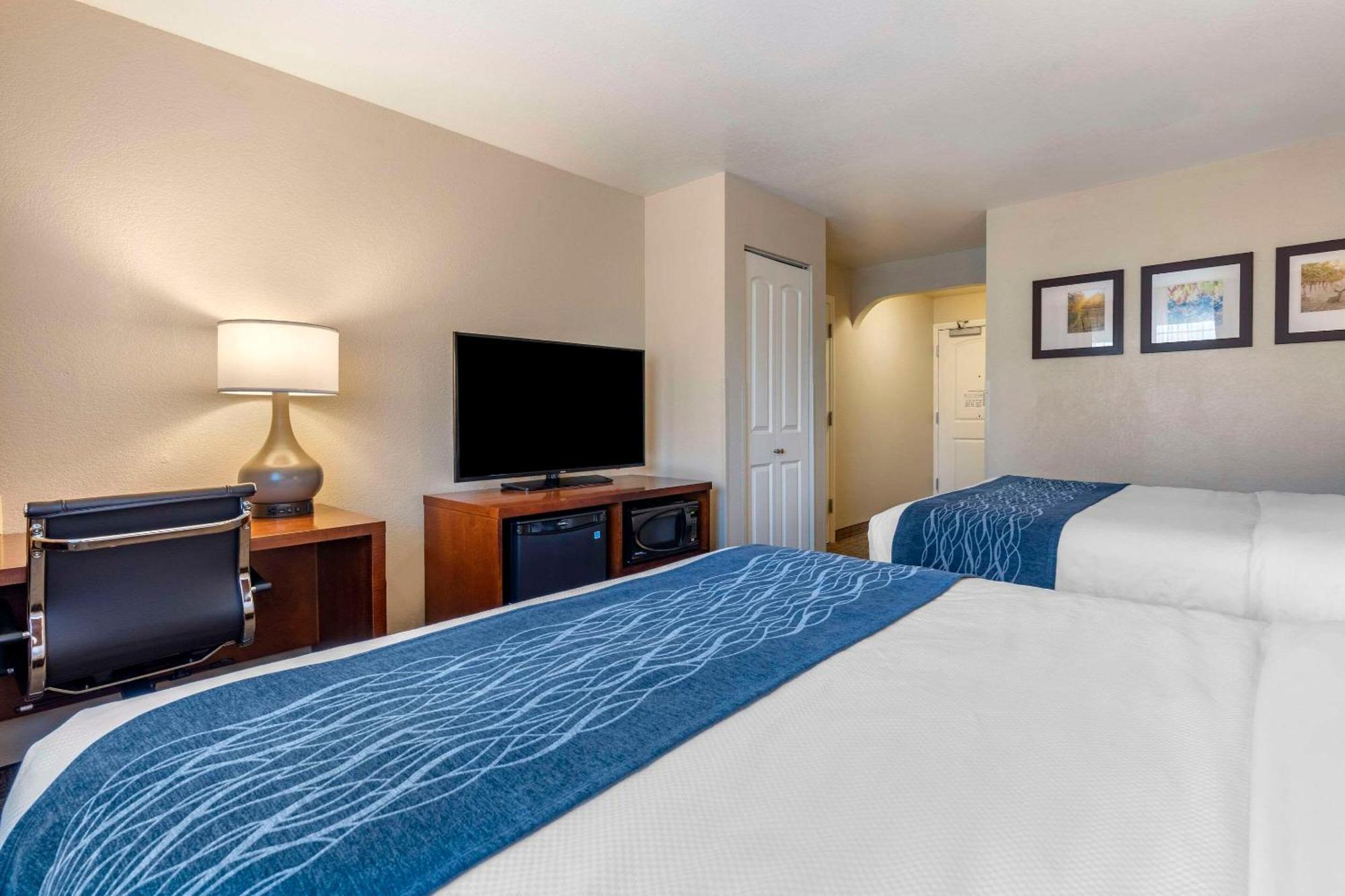 Comfort Inn & Suites Ukiah Mendocino County מראה חיצוני תמונה