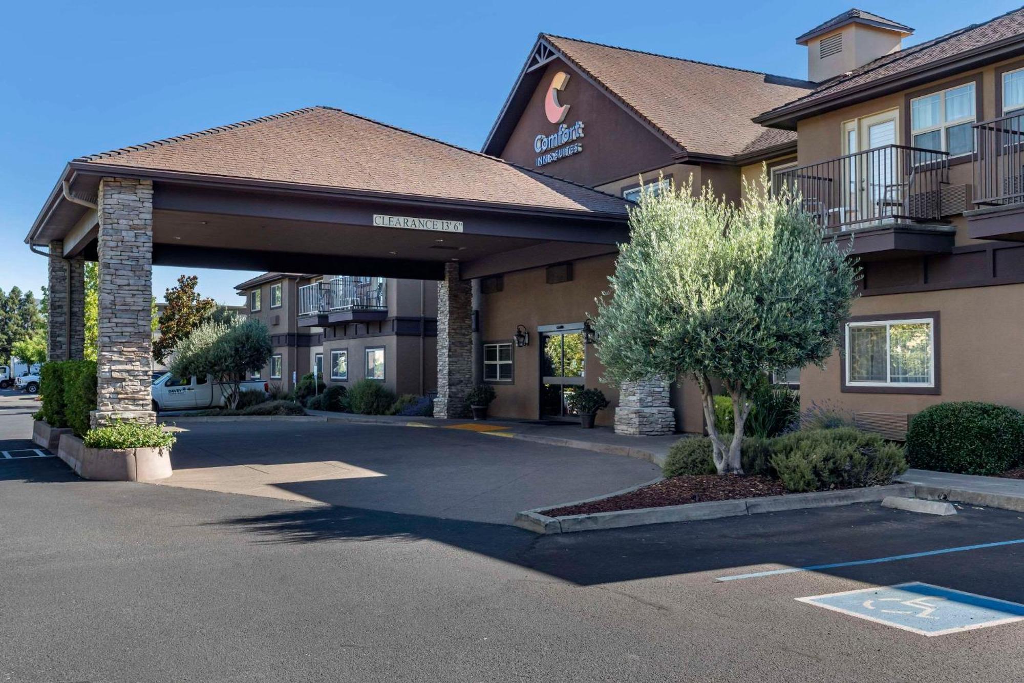 Comfort Inn & Suites Ukiah Mendocino County מראה חיצוני תמונה